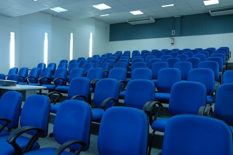 Cadeiras Limpas Auditorio Apos Limpeza A Seco Em Belem