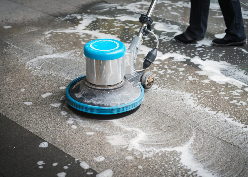 Profissional Limpando Piso Com Enceradeira 40 Polegadas